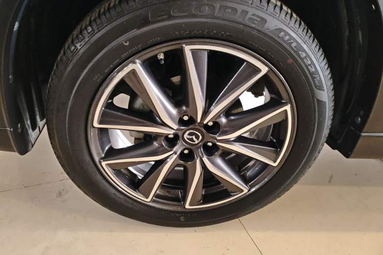 Used Mazda CX-5 2017 2.5L Automatic 4x4 ZhiZun Version China V Standard Left Front Wheel Hub
