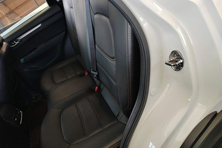 Used Mazda CX-5 2017 2.0L Automatic 2WD Comfort Version China V Standard Left Rear Seat