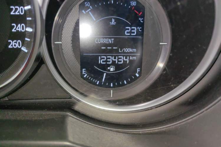 Used Mazda CX-5 2017 2.0L Automatic 2WD Smart Enjoyment Version China VI Standard Odometer Close Up