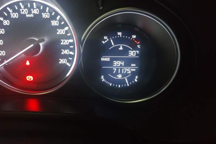 Used Mazda CX-5 2017 2.0L Automatic 2WD ZhiShang Trim China V Standard Odometer Close Up