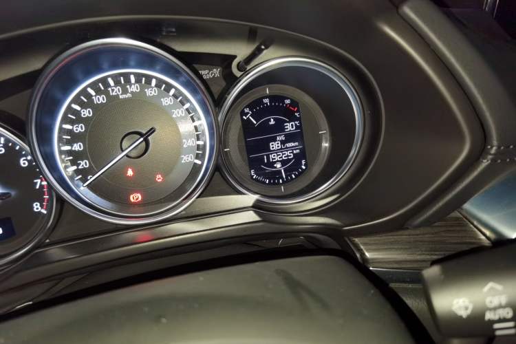 Used Mazda CX-5 2017 2.0L Automatic 2WD Smart Enjoyment Version China VI Standard Odometer Close Up