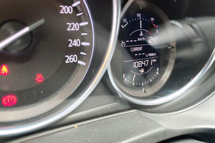 Used Mazda CX-5 2017 2.0L Automatic 2WD ZhiShang Trim China VI Standard Odometer Close Up