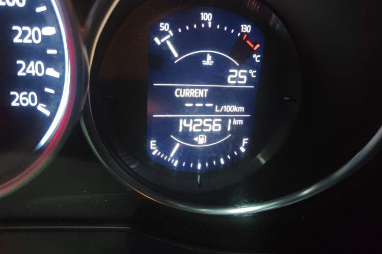 Used Mazda CX-5 2017 2.0L Automatic 2WD ZhiShang Trim China V Standard Odometer Close Up