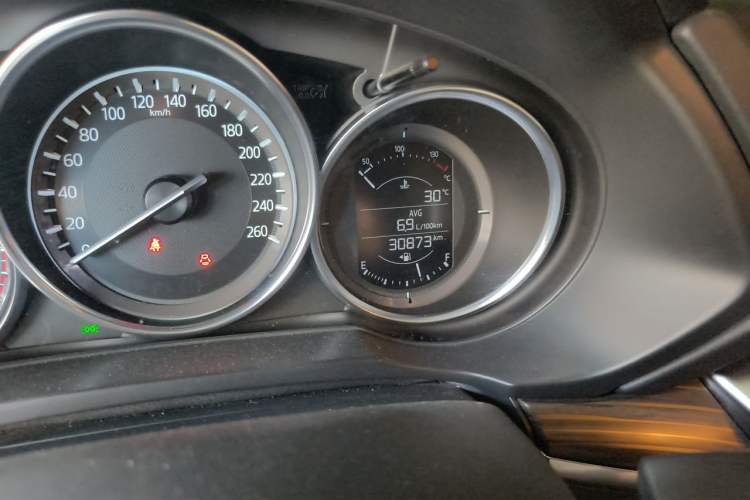 Used Mazda CX-5 2017 2.0L Automatic 2WD Smart Enjoyment Version China VI Standard Odometer Close Up