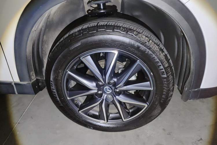 Used Mazda CX-5 2017 2.5L Automatic 4x4 ZhiZun Version China V Standard Right Front Wheel Hub