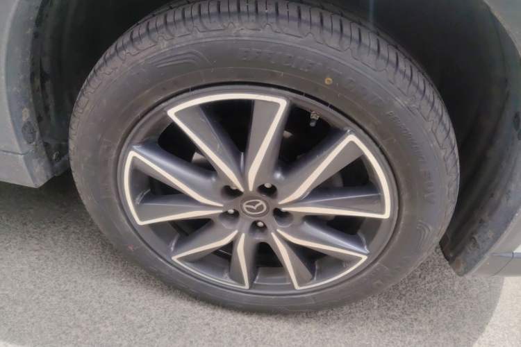 Used Mazda CX-5 2017 2.5L Automatic 4x4 ZhiZun Version China V Standard Right Front Wheel Hub