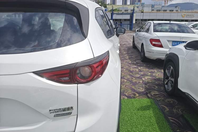 Used Mazda CX-5 2017 2.0L Automatic 2WD ZhiShang Trim China V Standard Right Rear Taillight
