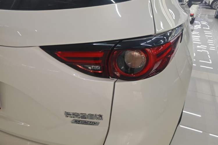 Used Mazda CX-5 2017 2.5L Automatic 2WD ZhiZun Version China VI Standard Right Rear Taillight