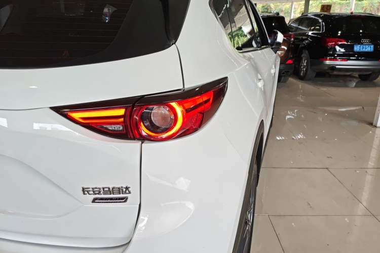 Used Mazda CX-5 2017 2.5L Automatic 4x4 ZhiZun Version China V Standard Right Rear Taillight