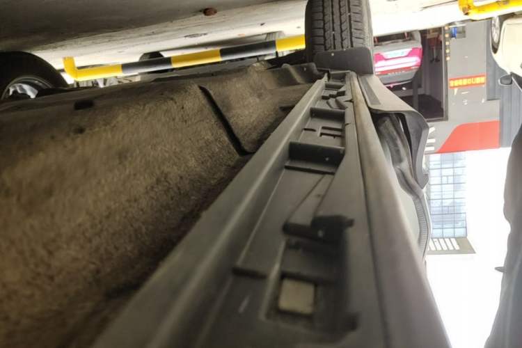 Used Mazda CX-5 2017 2.0L Automatic 2WD ZhiShang Trim China V Standard Right Side Sill