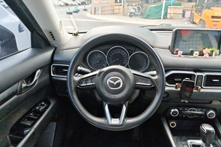 Used Mazda CX-5 2017 2.0L Automatic 2WD Comfort Version China V Standard Steering Wheel