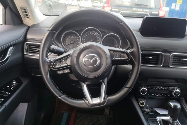 Used Mazda CX-5 2017 2.0L Automatic 2WD ZhiShang Trim China VI Standard Steering Wheel