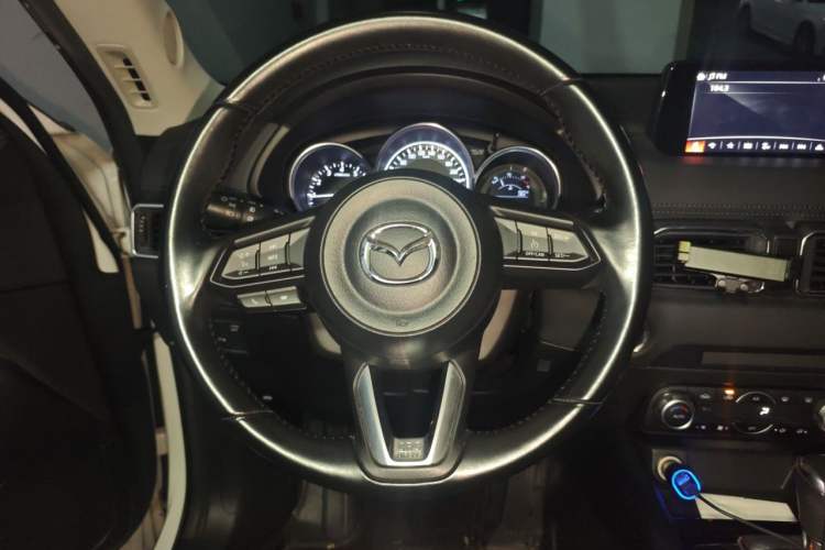 Used Mazda CX-5 2017 2.0L Automatic 2WD ZhiShang Trim China V Standard Steering Wheel