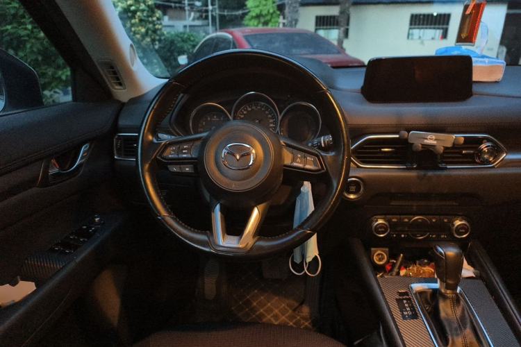 Used Mazda CX-5 2017 2.0L Automatic 2WD ZhiShang Trim China V Standard Steering Wheel