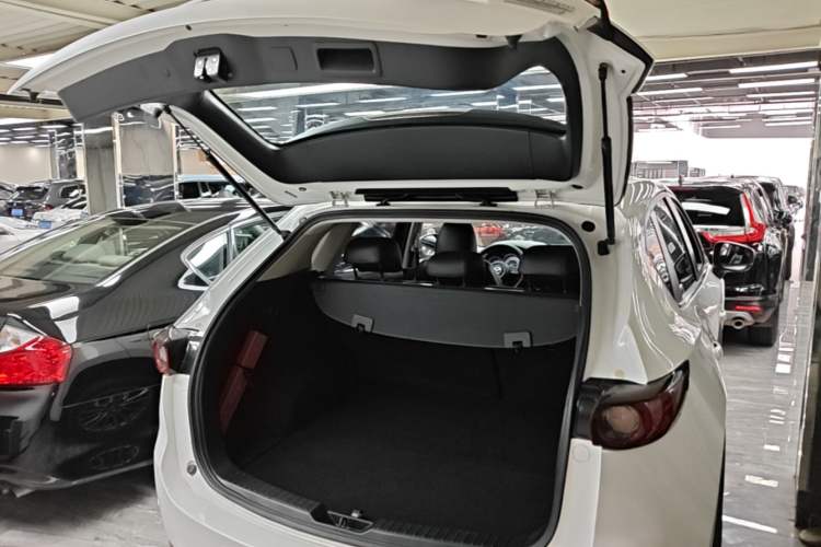 Used Mazda CX-5 2017 2.0L Automatic 2WD ZhiShang Trim China V Standard Trunk