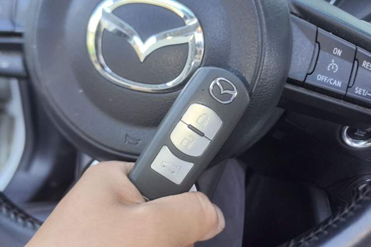 Used Mazda CX-5 2017 2.0L Automatic 2WD Smart Enjoyment Version China V Standard Vehicle Key