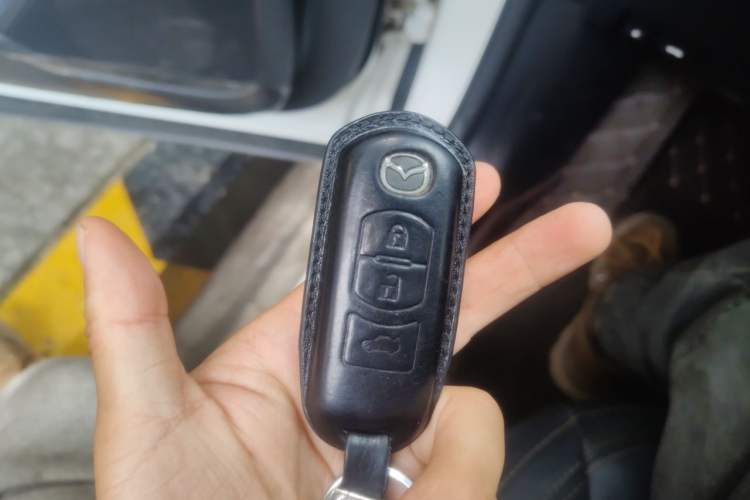 Used Mazda CX-5 2017 2.5L Automatic 4x4 ZhiZun Version China V Standard Vehicle Key