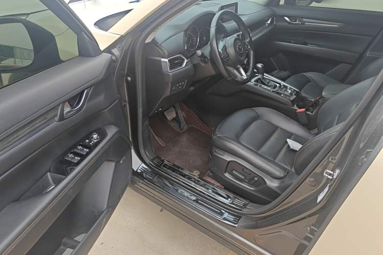 Used Mazda CX-5 2017 2.5L Automatic 4x4 Flagship Version China VI Standard Driver Seat