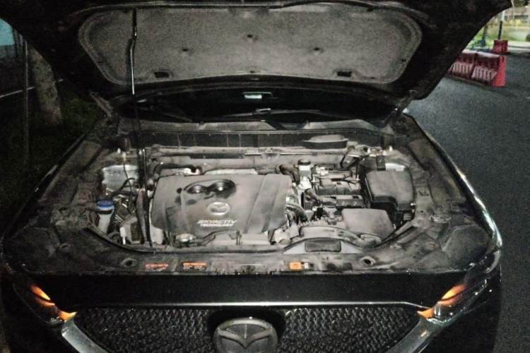Used Mazda CX-5 2018 2.5L Automatic 4x4 i-ELOOP ZhiZun Version China VI Standard Engine Bay