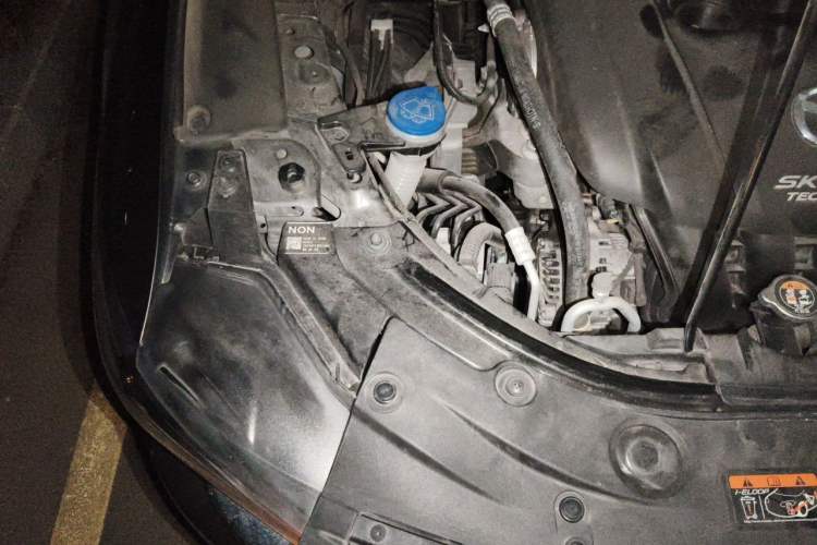 Used Mazda CX-5 2018 2.5L Automatic 4x4 i-ELOOP ZhiZun Version China VI Standard Engine Bay Right