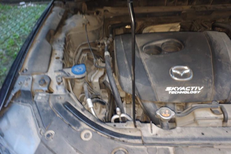 Used Mazda CX-5 2018 2.5L Automatic 4x4 i-ELOOP ZhiZun Version China VI Standard Engine Bay Right