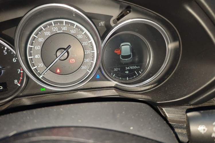 Used Mazda CX-5 2018 2.5L Automatic 4x4 i-ELOOP ZhiZun Version China VI Standard Odometer Close Up
