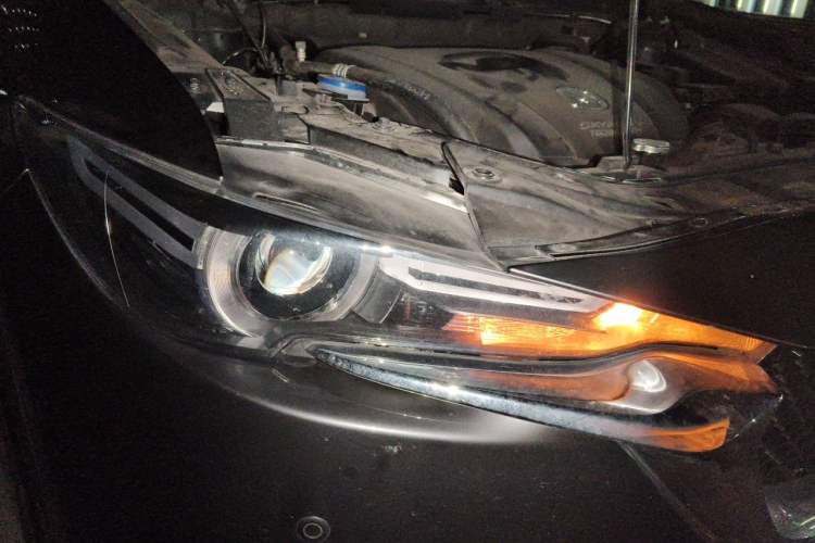 Used Mazda CX-5 2018 2.5L Automatic 4x4 i-ELOOP ZhiZun Version China VI Standard Right Front Headlight