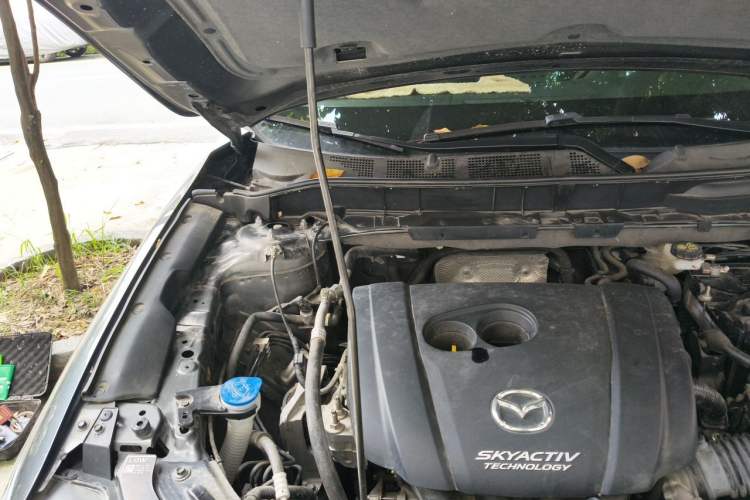 Used Mazda CX-5 2019 Cloud-Controlled Version 2.0L Automatic Two-Wheel Drive Comfort Model China VI Standard Engine Bay Right