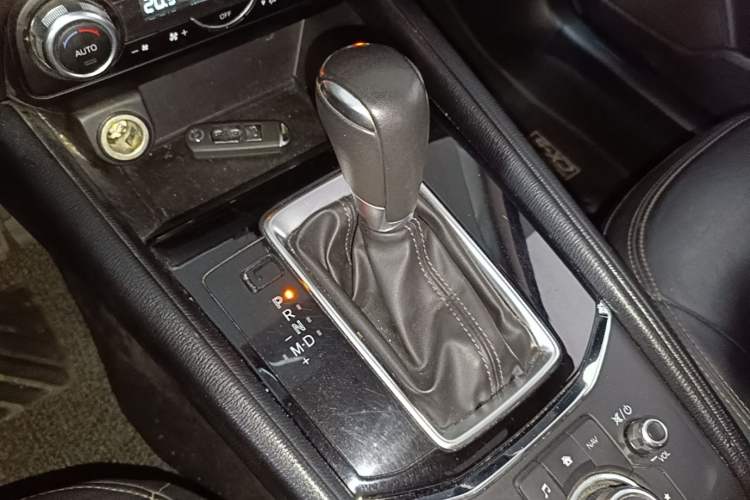 Used Mazda CX-5 2020 2.0L Automatic Two-Wheel Drive ZhiZun Version Gear Lever