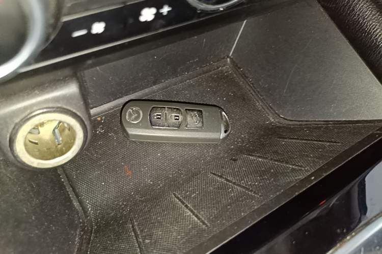 Used Mazda CX-5 2020 2.0L Automatic Two-Wheel Drive ZhiZun Version Vehicle Key