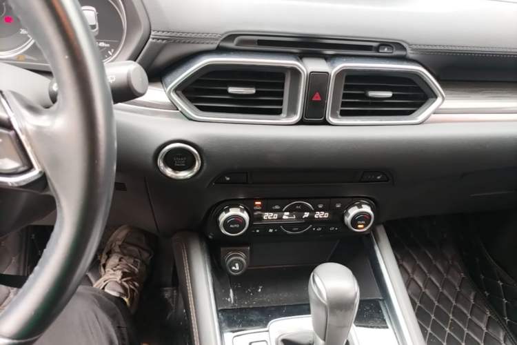 Used Mazda CX-5 2020 2.5L Automatic Two-Wheel Drive ZhiZun Version Audio And AC Panel