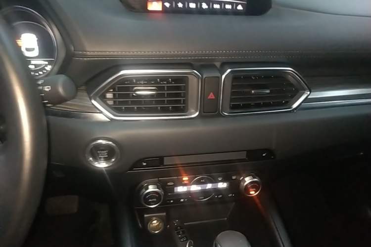 Used Mazda CX-5 2020 Revised Version 2.0L Automatic Two-Wheel Drive ZhiZun Trim Audio And AC Panel