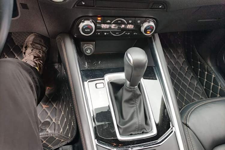 Used Mazda CX-5 2020 2.5L Automatic Two-Wheel Drive ZhiZun Version Gear Lever
