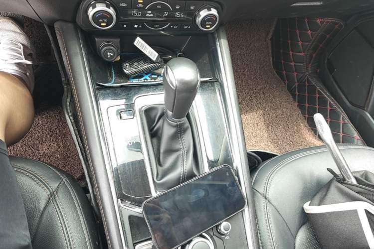 Used Mazda CX-5 2020 2.5L Automatic Two-Wheel Drive ZhiZun Version Gear Lever