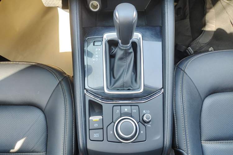 Used Mazda CX-5 2020 Revised Version 2.0L Automatic Two-Wheel Drive ZhiZun Trim Gear Lever