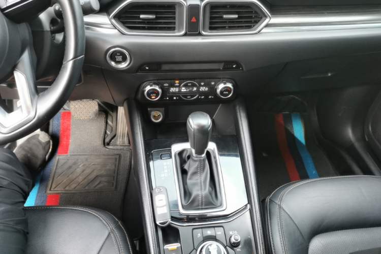Used Mazda CX-5 2020 Revised Version 2.0L Automatic Two-Wheel Drive ZhiZun Trim Gear Lever