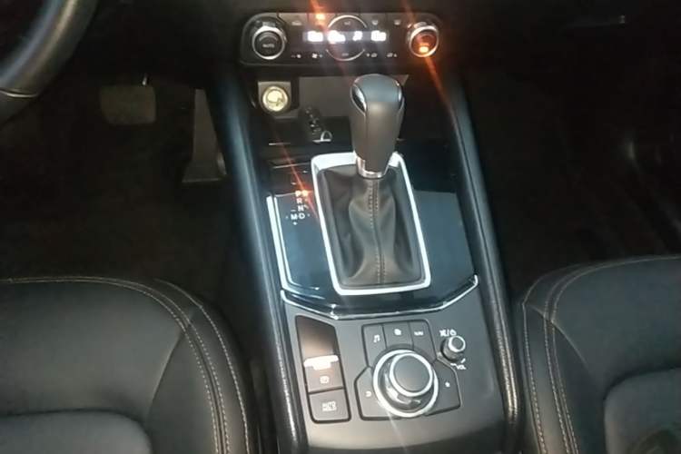 Used Mazda CX-5 2020 Revised Version 2.0L Automatic Two-Wheel Drive ZhiZun Trim Gear Lever