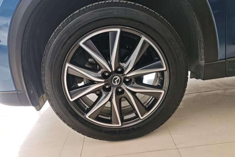 Used Mazda CX-5 2020 2.5L Automatic Two-Wheel Drive ZhiZun Version Left Front Wheel Hub