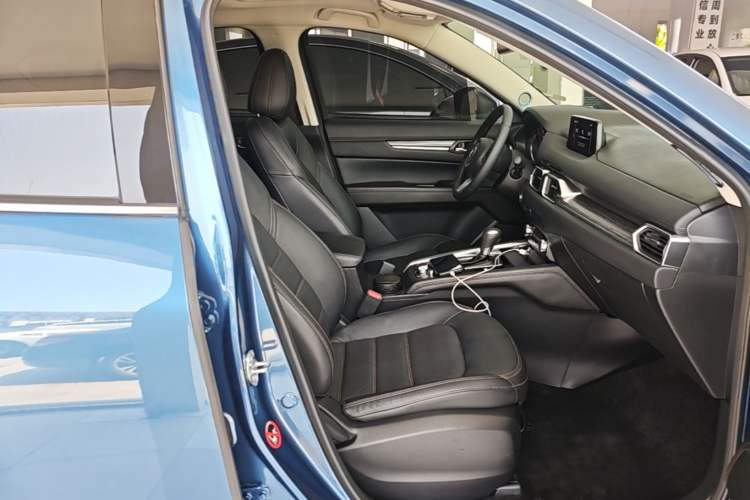 Used Mazda CX-5 2020 2.5L Automatic Two-Wheel Drive ZhiZun Version Right Front Seat