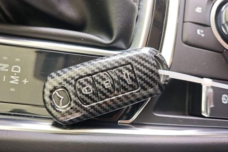 Used Mazda CX-5 2020 2.5L Automatic Two-Wheel Drive ZhiZun Version Vehicle Key