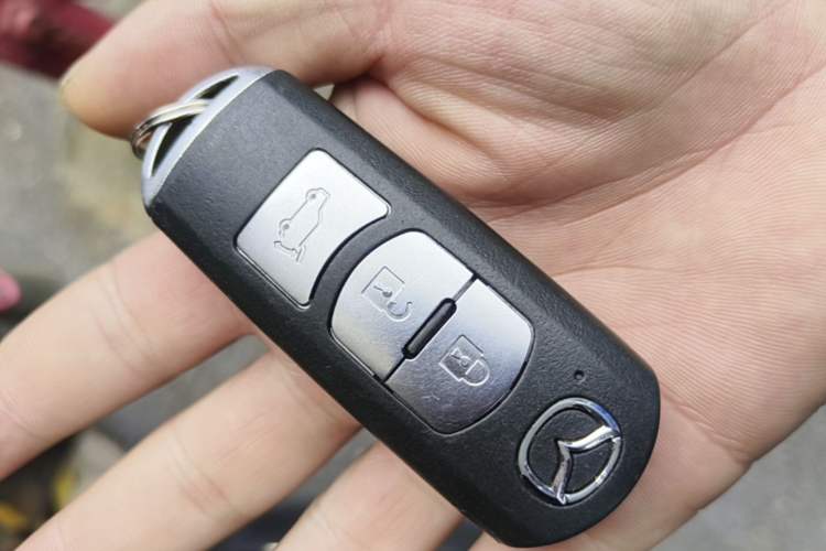 Used Mazda CX-5 2020 2.5L Automatic Two-Wheel Drive ZhiZun Version Vehicle Key