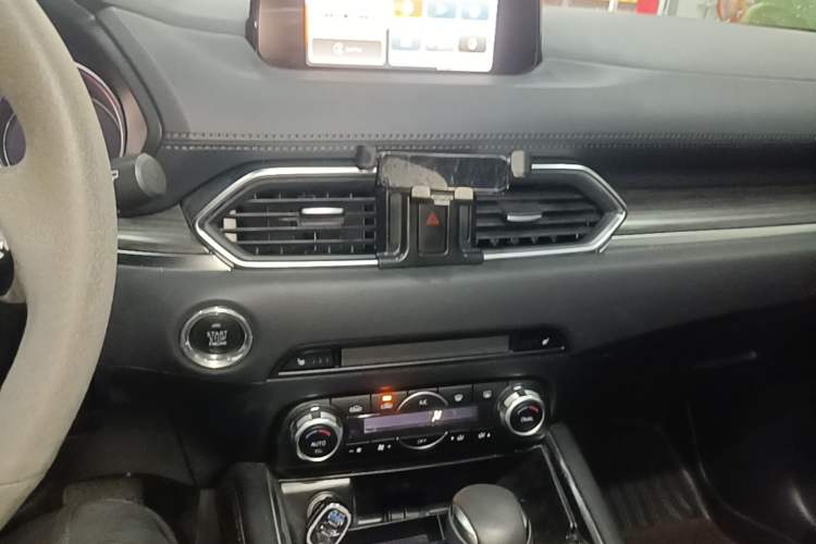 Used Mazda CX-5 2020 Revised Version 2.5L Automatic Two-Wheel Drive ZhiZun Trim Audio And AC Panel