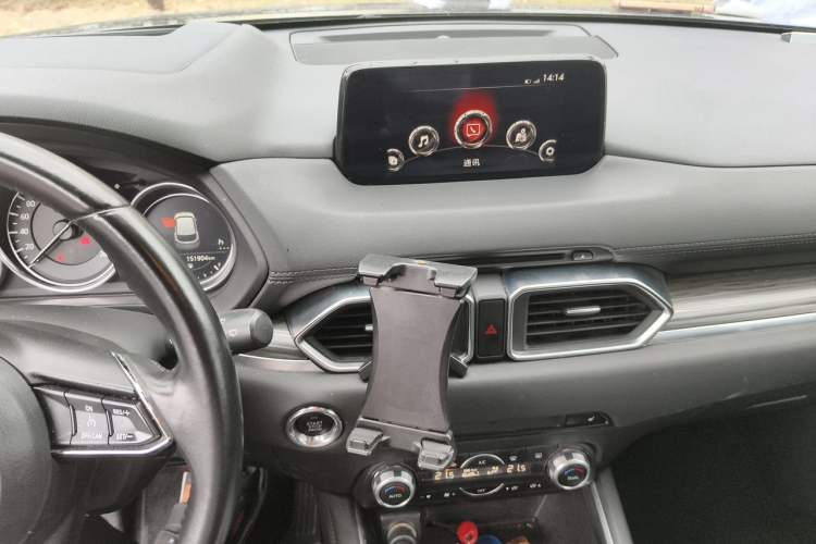 Used Mazda CX-5 2020 2.5L Automatic Two-Wheel Drive ZhiZun Version Audio And AC Panel