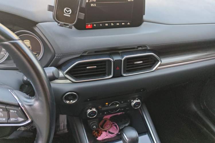 Used Mazda CX-5 2020 2.5L Automatic Two-Wheel Drive ZhiZun Version Audio And AC Panel