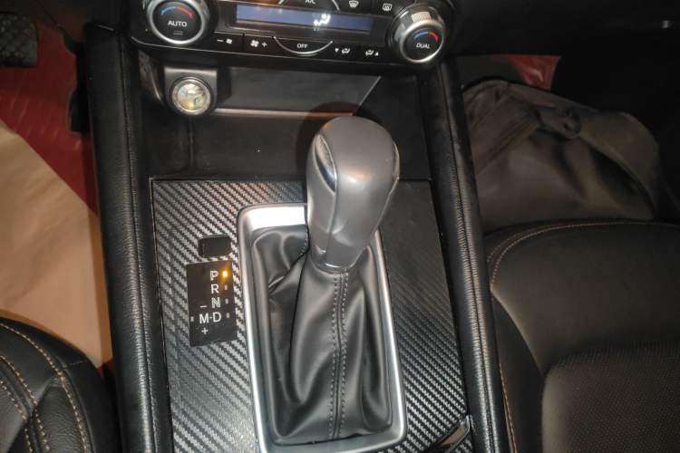 Used Mazda CX-5 2020 Revised Version 2.0L Automatic Two-Wheel Drive ZhiZun Trim Gear Lever
