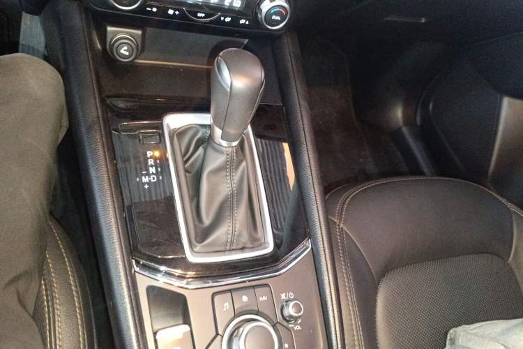 Used Mazda CX-5 2020 2.0L Automatic Two-Wheel Drive ZhiZun Version Gear Lever