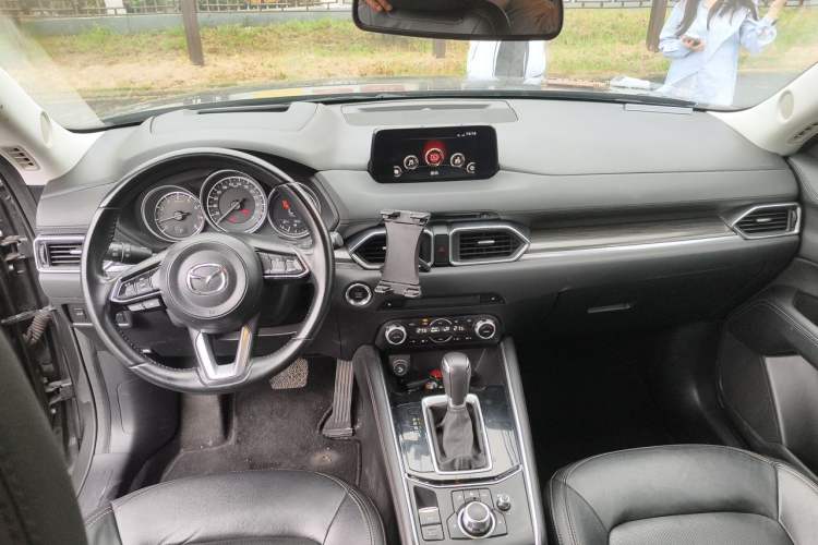 Used Mazda CX-5 2020 2.5L Automatic Two-Wheel Drive ZhiZun Version Interior 2