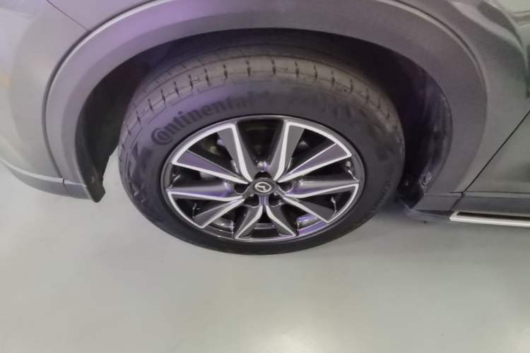 Used Mazda CX-5 2020 2.5L Automatic Two-Wheel Drive ZhiZun Version Left Front Wheel Hub