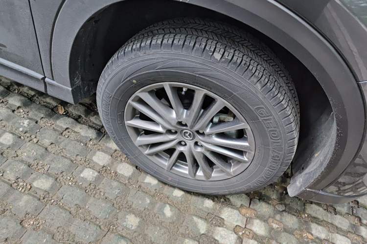 Used Mazda CX-5 2020 Revised Version 2.0L Automatic Two-Wheel Drive ZhiZun Trim Right Front Wheel Hub
