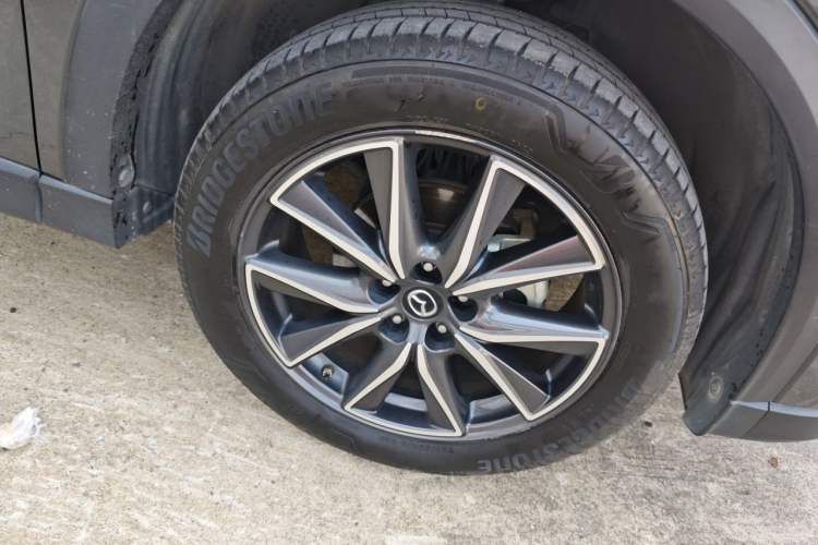 Used Mazda CX-5 2020 2.5L Automatic Two-Wheel Drive ZhiZun Version Right Front Wheel Hub
